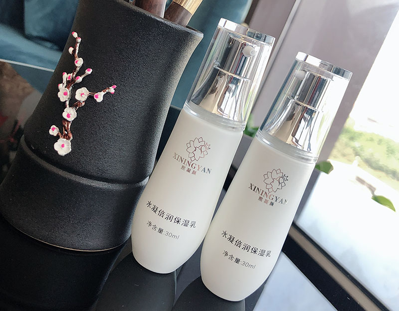 冬天臉上皮膚干燥起皮怎么辦?補水保濕是關(guān)鍵