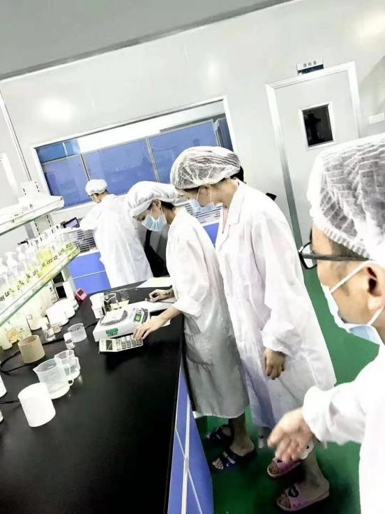 熙凝顏公司生產(chǎn)研發(fā)部2